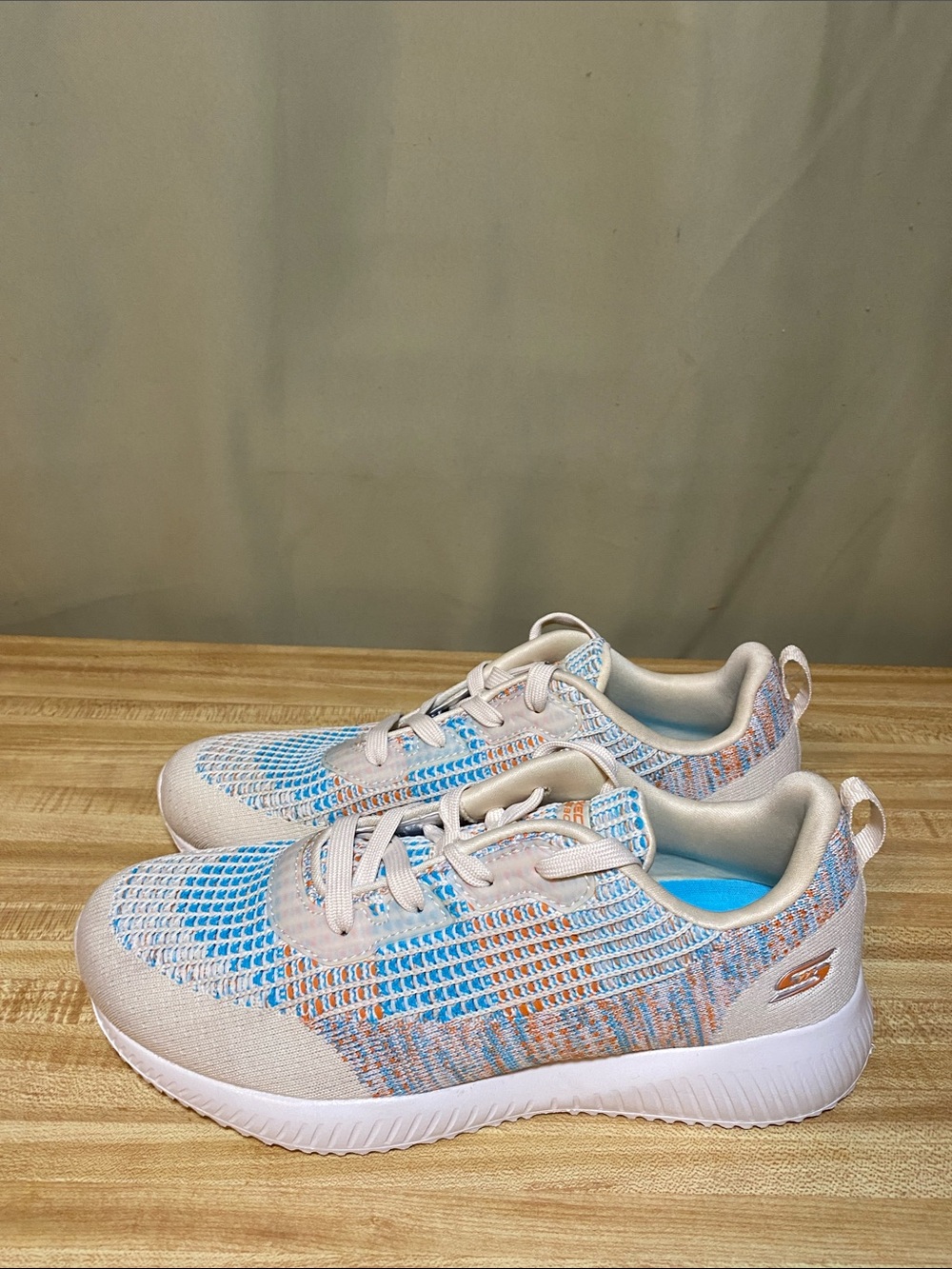 Skechers Women’s Bobs Squad Capture Lifestyle Rainbow Shoes size 8